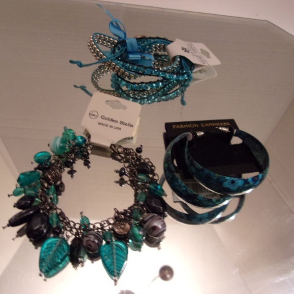 NWTS 2 GOLDEN STELLA BRACELETS & EARRINGS RETAIL $ - Picture 6 of 6